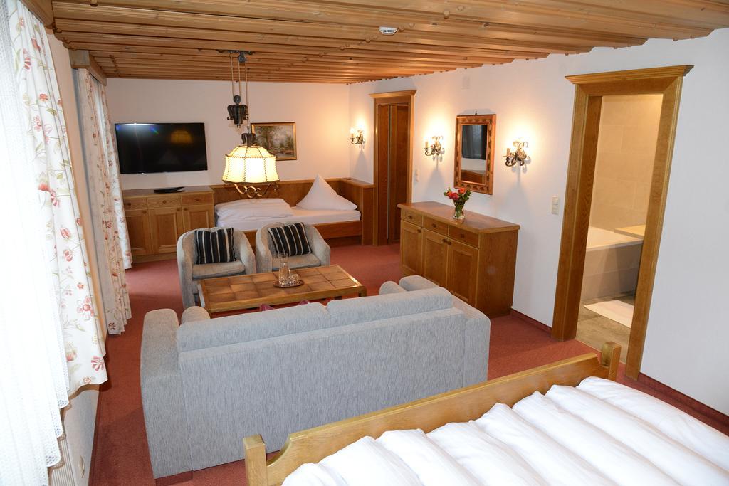 "Quality Hosts Arlberg" Hotel Garni Mossmer Sankt Anton am Arlberg Exterior photo